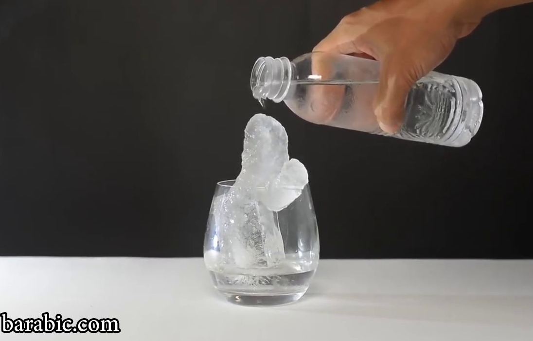 طريقة تجميد كوب من الماء على الفور